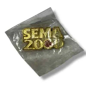 SEMA Specialty Equipment Market Association 2000 spilla bavero vintage nuova A19 - Foto 1 di 3