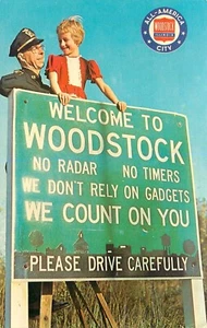 WELCOME TO WOODSTOCK ILLINOIS ROADSIDE SIGN, VINTAGE POSTCARD (T1229) - Picture 1 of 2