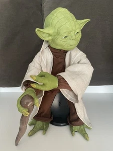 Star Wars Legendary Yoda Interactive Jedi Master - Complete w/Box - Picture 1 of 16