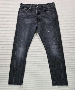 Pantalones de mezclilla Levi's 501 alterados para mujer 32 x 30 negros desgastados dobladillo crudo cónico - Imagen 1 de 16