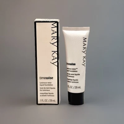 Mary Kay Timewise Luminous-Wear Liquid Foundation Ivory 4 - 038699 Normal to Dry - Image 1 of 3