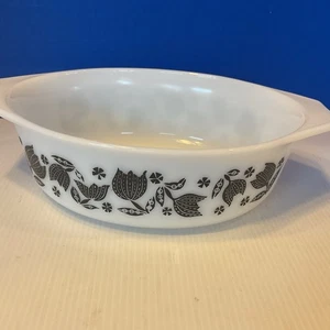 Vintage Pyrex 043 schwarze Tulpe 11/2 Quart ovale Kasserolle Backform weiß MILCHGLAS - Bild 1 von 9