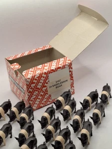 Britains 1/32 2167 Farm 24x Saddleback Boar Boxed Box Piggs Sanglier Animals - Picture 1 of 8