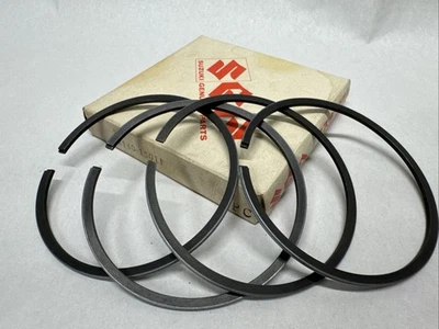 ✅ 12140-15011 NUEVO ORIGINAL SUZUKI T500 TM250 TS250 JUEGO DE ANILLOS DE PISTÓN *17 Foto 1 de 4
