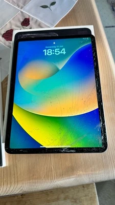 Apple iPad Pro 1. Gen 64GB, Wi-Fi, 11 Zoll - Space Grau - Bild 1 von 4