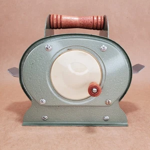 Vintage Nestor Johnson Kartenmischer Metall GRÜN HAMMERTON mit Holzhandkurbel funktioniert - Bild 1 von 11