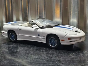 Road Signature 1999 Pontiac Firebird Trans Am Barn Find 1:18 Scale Diecast Car - Picture 1 of 14
