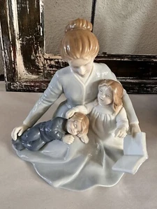 A Mothers Touch Porcelain Figurine Mothers Day 1984 AVON Mom Children VTG Figure - Picture 1 of 8