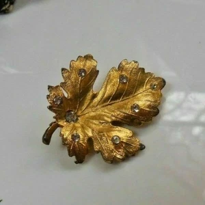 Vintage signierte Coro Brosche goldfarben klar Strass Blatt - Bild 1 von 2