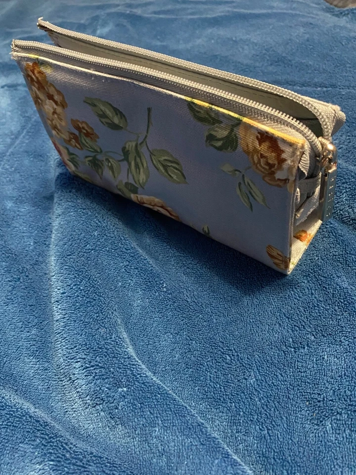 Basics-Cute Flower Makeup Bag/Travel Case - Image 1 of 4