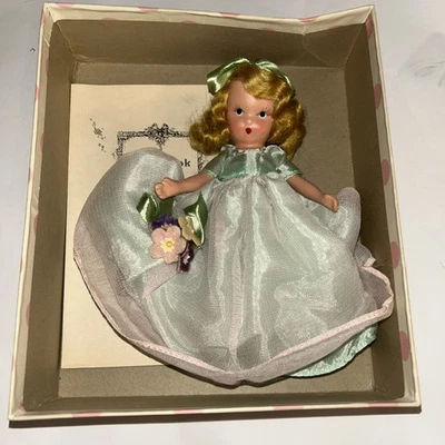 Muñeca Nancy Ann Storybook #90 Serie Temporadas de Primavera con Caja y Folleto - De Colección Foto 1 de 4