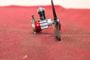 THIMBLE DROME PEE WEE COX 020 SERBATOIO ROSSO + ELICA 3 PALE MODELLO MOTORE AEREO - Foto 1 di 2