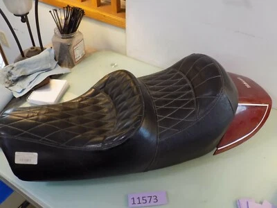 Yamaha King/Queen Sear with rear cowl 1977 XS750 20560 1J7-24730-02-00 - Image 1 of 4