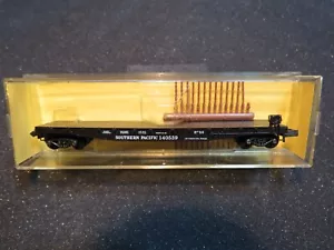N - Kadee 45031 - 50' Flatcar w/stakes, Southern Pacific NIB Rapido - Picture 1 of 2