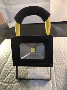 CJ TECH LED wiederaufladbare Arbeitsleuchte 10 Watt mit Netzteil - Bild 1 von 9
