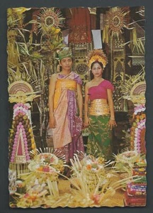 Bali Ureinwohner Hochzeit Ehepaar Kostüm Kopfschmuck # 2 Indonesien 70er Jahre - Bild 1 von 1