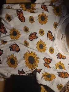 Old Navy Sunflower Butterfly Print T-Shirt - Picture 1 of 2