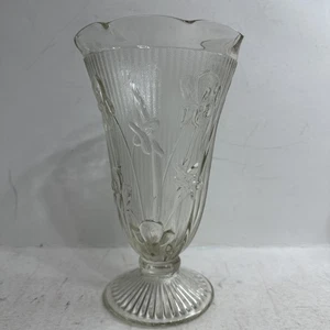 Jarrón vintage de vidrio transparente con patrón de "iris y espiga" - Imagen 1 de 10