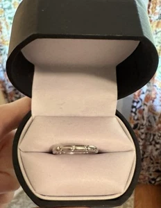 10K Solid White Gold Diamond Woman's Lady's Anniversary Wedding Band Ring Size 6 - Picture 1 of 8