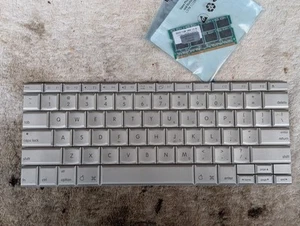 Apple PowerBook G4 Keyboard And 512mb Ram - Picture 1 of 2