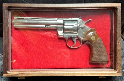 PISTOL GUN PRESENTATION CASE GLASS TOP WOOD BOX COLT REVOLVERS SNAKE PYTHON 6" 4 - Image 1 of 4