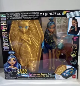 Monster High Doll & Accessories, Cleo De Nile Golden Glam Case Beauty Kit Toy - Picture 1 of 12
