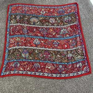 Sciarpa scialle Hermes 2016 "Au Pays Des Oiseaux Fleurs" rosso cashmere seta Francia - Foto 1 di 6