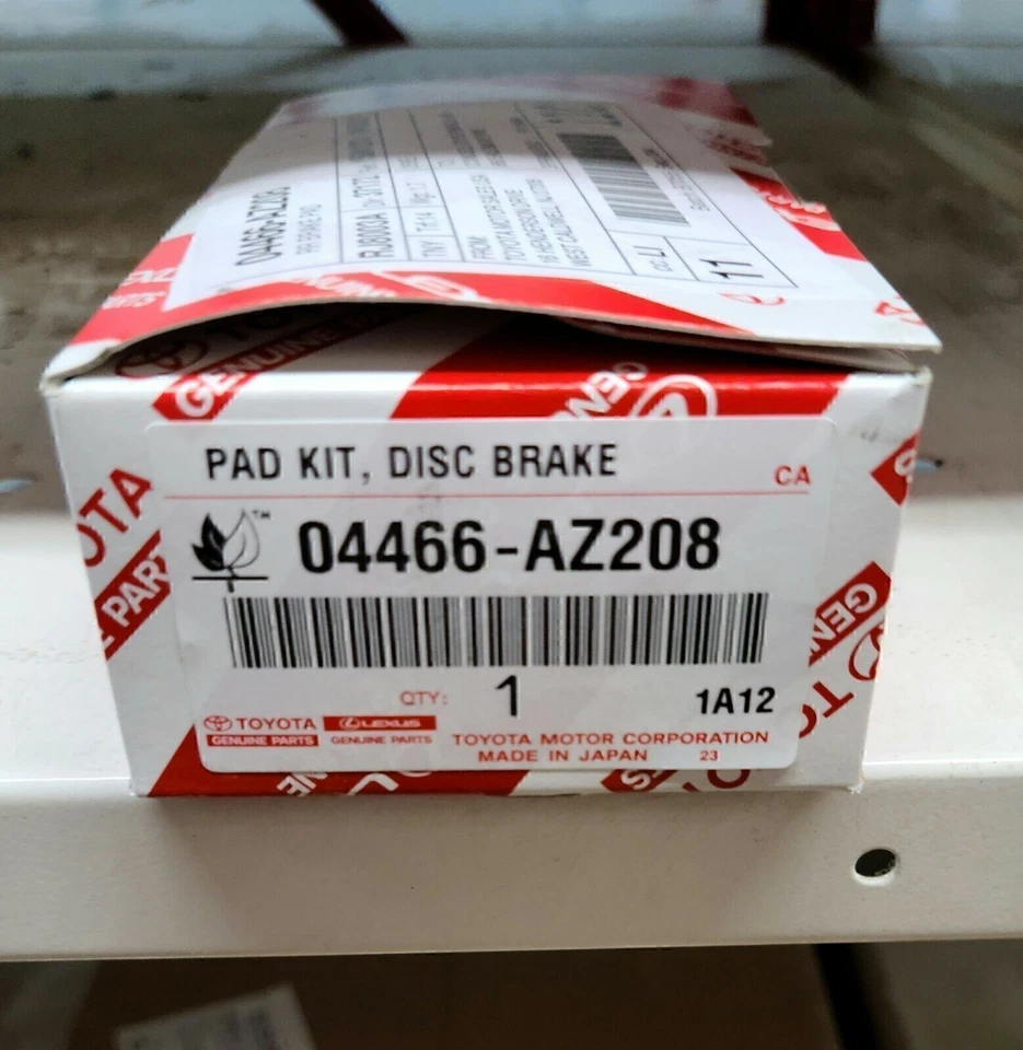 REAR TOYOTA TUNDRA SEQUOIA GENUINE OEM LEXUS LX570 NEW BRAKE PADS 04466-AZ208 - Image 1 of 3