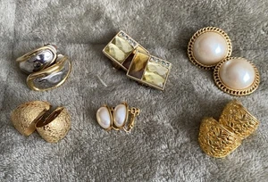 Lot Of 6 Pair Vintage Gold Tone Clip On & Screw back Earrings - Picture 1 of 9