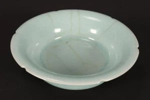CANCIÓN 12C 宋 龍泉官粉青釉荷葉碗 LONGQUAN GUAN CELADON BOWL - Imagen 1 de 2
