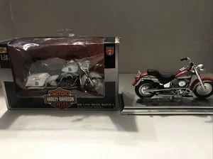 Maisto 1/18 Harley Davidson Motorcycles State Trooper & Fat Boy (2) - Picture 1 of 12