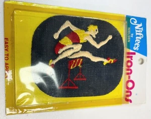 Parche de mezclilla de colección Track & Field Hurdles Runner Hurdling Jumping nuevo en caja - Imagen 1 de 2