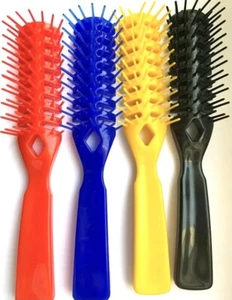 4 PZ SPAZZOLA PER CAPELLI GRAN CHIC SCHELETRO GRANDE 20 CM NERO GIALLO ROSSO BLU - Foto 1 di 2