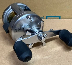 Shimano 05 Calcutta 200 Baitcast Fishing JDM Reel RH - Picture 1 of 16