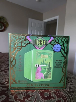 Mini nevera Wicked Beauty - NUEVA Foto 1 de 3