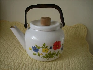 Vintage Enamel 3-Cup Tea Pot - Picture 1 of 7
