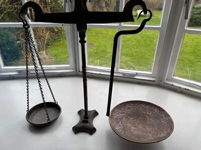 Antique scales with copper plates - Image 1 of 4
