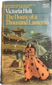 The House of a Thousand Lanterns by Victoria Holt. Romantic Suspense, 1975 - Picture 1 of 2