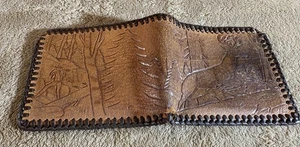 Cartera de cuero para hombre en relieve escena de caza de ciervos marrón vintage - Imagen 1 de 7