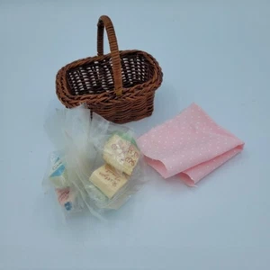 Vintage 1997 Enesco Calico Basket Set of Pet Kitty Goodies - Picture 1 of 11
