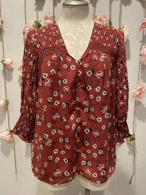 Blusa floral Rust Ditsy con ribete de encaje Foto 1 de 4