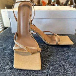 Alias Mae Fleur Sandal Heels in Natural SZ 41 A1040 - Picture 1 of 13