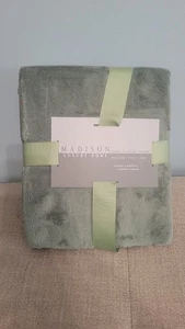 Madison Luxury Home Coral FLEECE THROW 50"×60" Comfort Velvet Touch Sage Green - Picture 1 of 2
