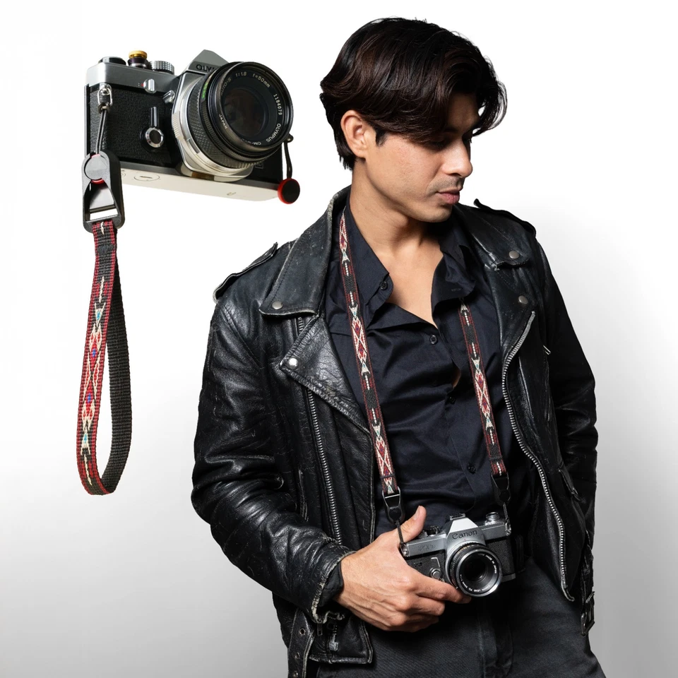 Correa de cámara 40" rojo desierto blanco y negro suroeste con anclajes de diseño de pico personalizados Foto 1 de 4