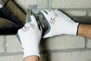 "Guantes de seguridad de trabajo Azusa N10500 tejidos de nailon recubiertos de nitrilo acabado plano suave S/7" - Imagen 1 de 1