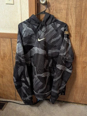 Nike Men's LT Therma Fit Cascade Brushstroke Black & Gray Camouflage Hoodie - Image 1 of 4