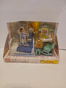 Fisher Price Loving Family Puppenhaus Jumpin On The Bed Set 1999 Vintage - Bild 1 von 6