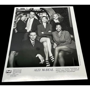 Foto de prensa del elenco de Ally McBeal Fox 1997 Calista Flockhart Courtney Thorne Smith - Imagen 1 de 4