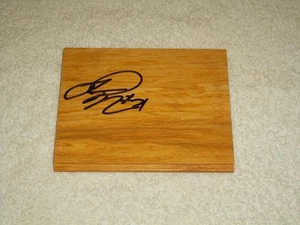 Tablero de baloncesto firmado a mano de la NBA con piso firmado a mano - Imagen 1 de 1