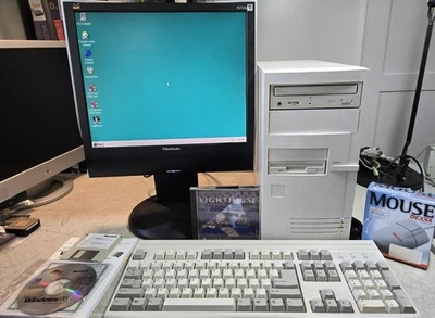 Komplett Windows 95 DOS AT Computer LCD + Lautsprecher Tastatur Maus alte Spiele spielen - Bild 1 von 4